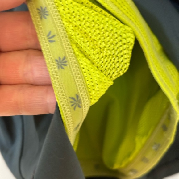 Athleta gray slightly flared skort with built in shorts… Hidden back pocket.. XL - Picture 10 of 14